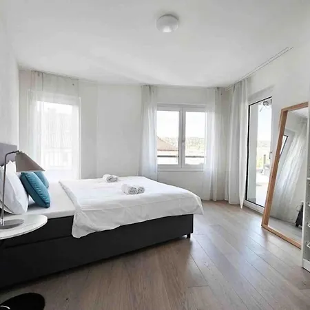 2.5 In Zurich-oerlikon شقة زيورخ