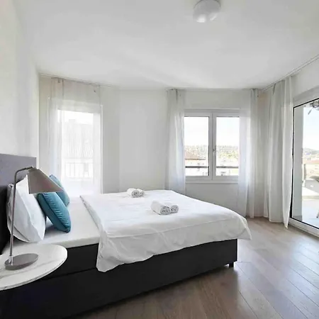 Apartment 2.5 In Zurich-oerlikon *